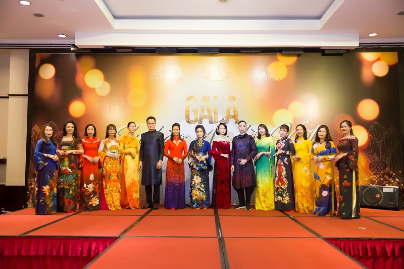 NTK Đỗ Trịnh Hoài Nam truyền cảm hứng tại Gala Tự hào Áo dài Việt