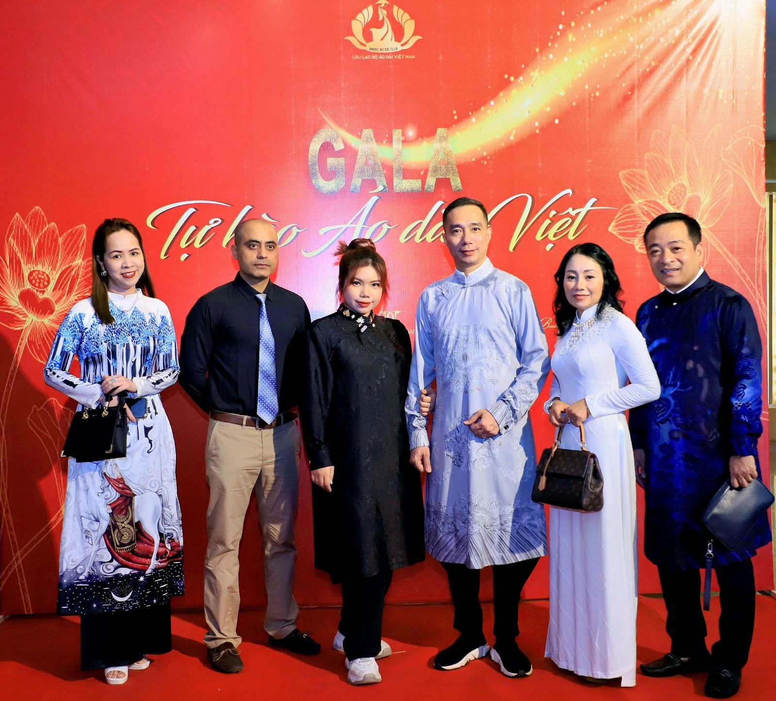 Đạo diễn 2k2 tạo nên thành công của show diễn Gala Tự hào áo dài Việt