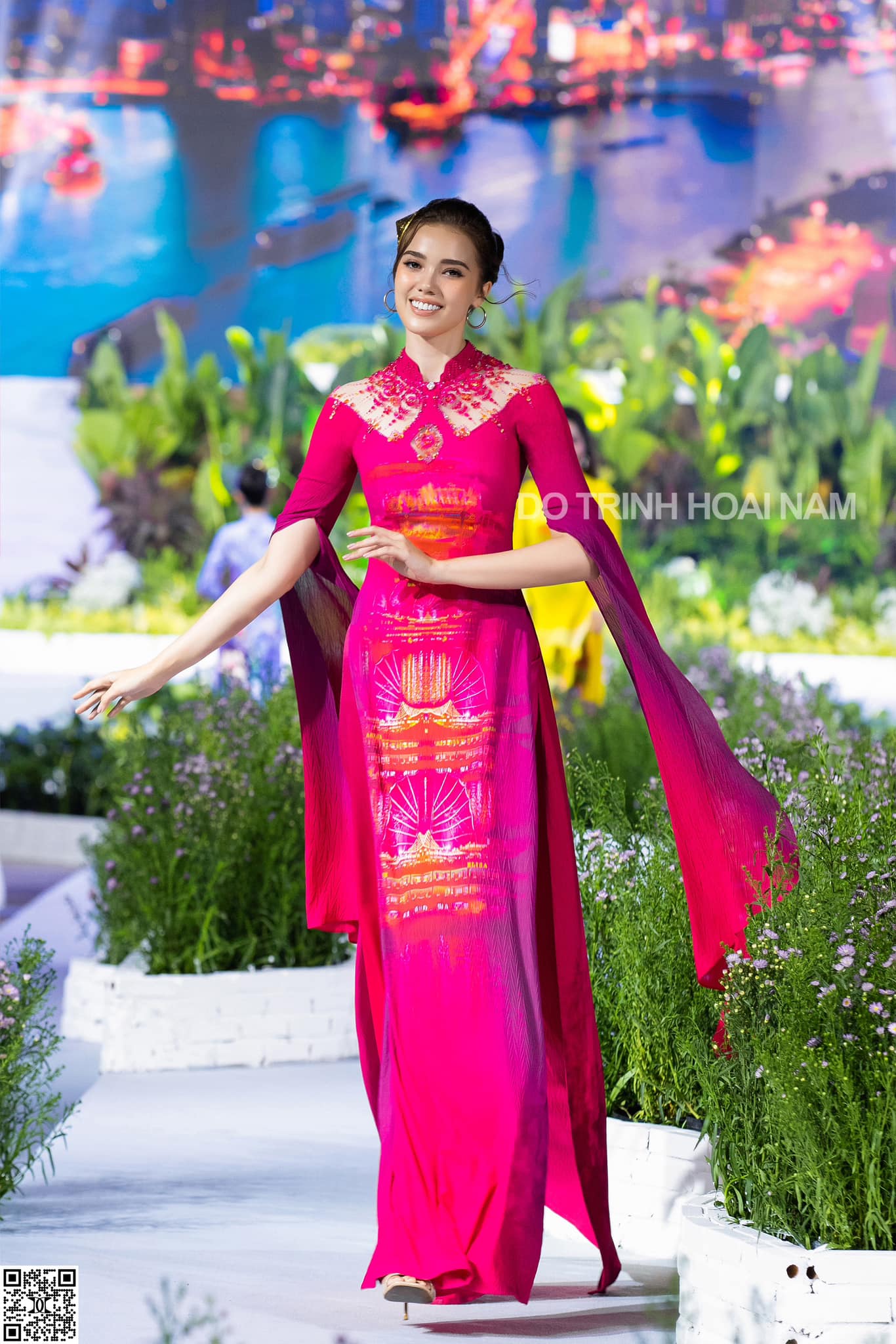 Đỗ Trịnh Hoài Nam quảng bá du lịch TPHCM qua Lễ hội Áo dài