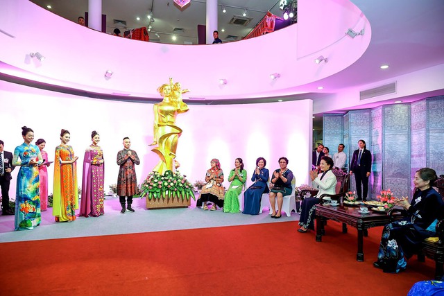 Hai Phu nhân Tổng Bí thư Việt Nam, Trung Quốc cùng thưởng thức nghệ thuật truyền thống Việt Nam